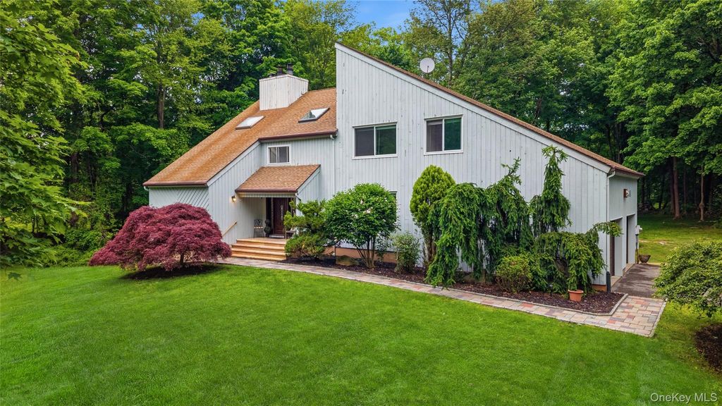 Photo of 65 Cliffside Lane, Bedford Corners, NY 10549 (MLS # 995893)