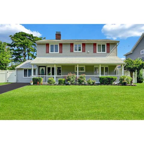 95 Winter Lane Hicksville NY 11801