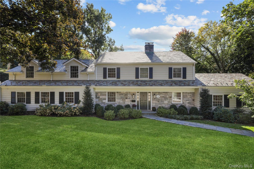 Photo of 238 Pondfield Road, Bronxville, NY 10708 (MLS # 1057841)