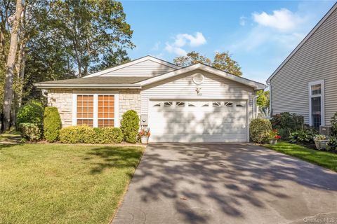 Photo of 153 Fairfield Drive, Holbrook, NY 11741 (MLS # 920065)