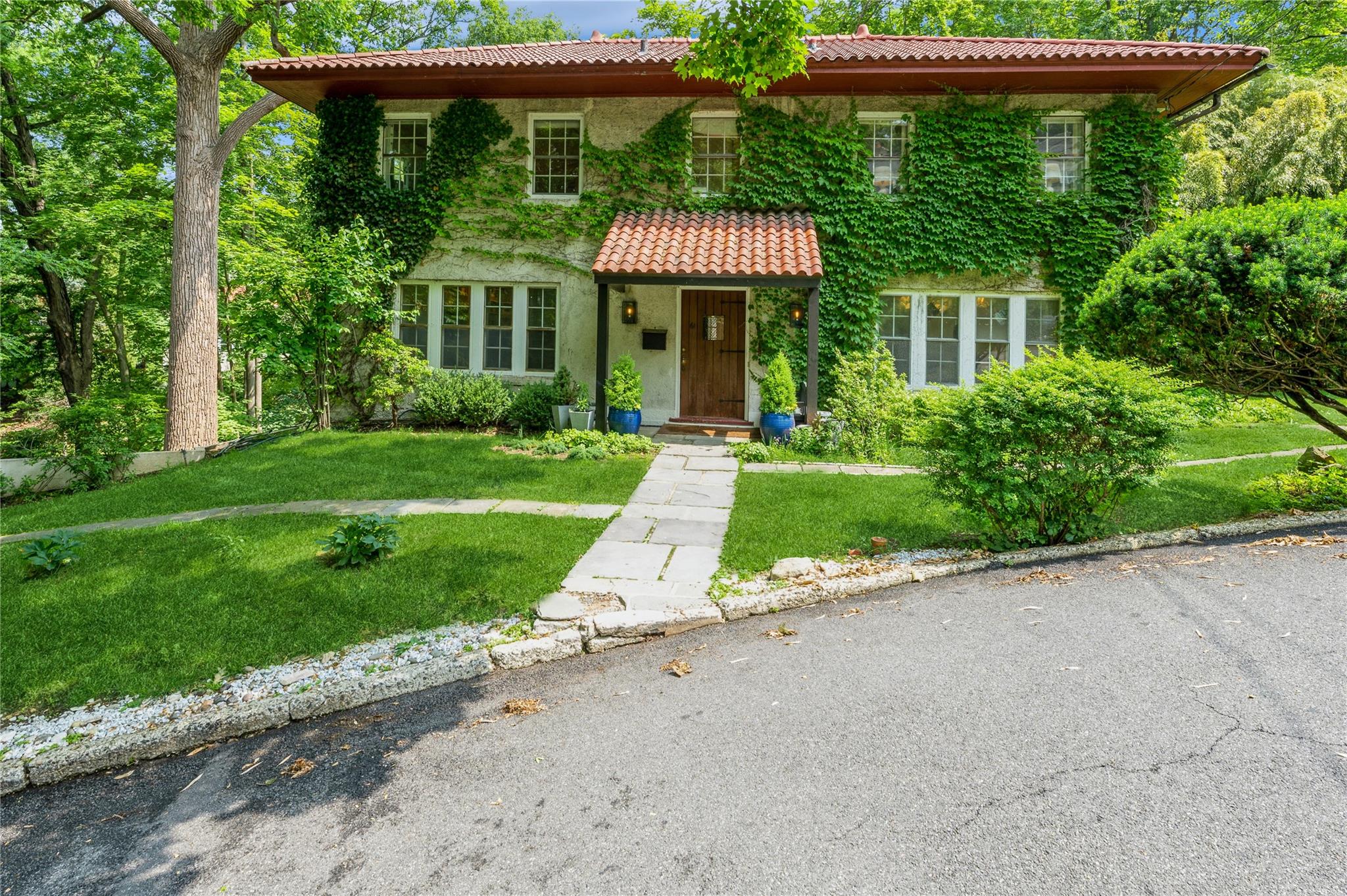 Rental Property at Colonial Avenue, Dobbs Ferry, New York - Bedrooms: 5 
Bathrooms: 4 
Rooms: 11  - $9,000 MO.