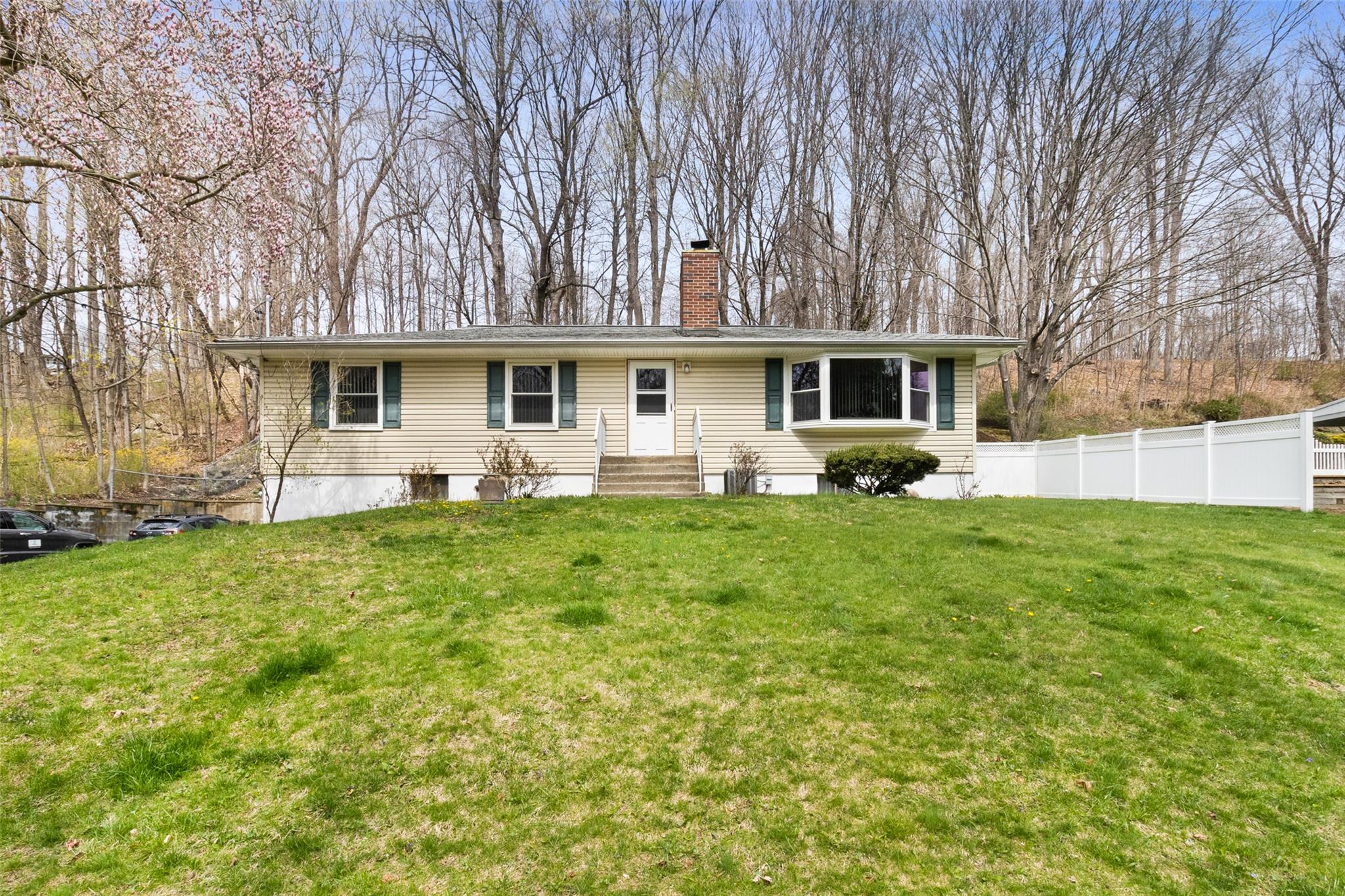 Red Mill Road, Cortlandt Manor, New York - 3 Bedrooms  
1 Bathrooms  
7 Rooms - 