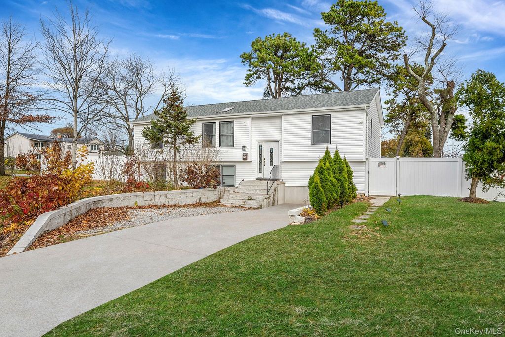 Photo of 275 Brentwood Parkway, Brentwood, NY 11717 (MLS # 938792)