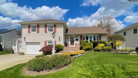 Photo of 322 Grover Avenue N, Massapequa Park, NY 11762 (MLS # 988692)