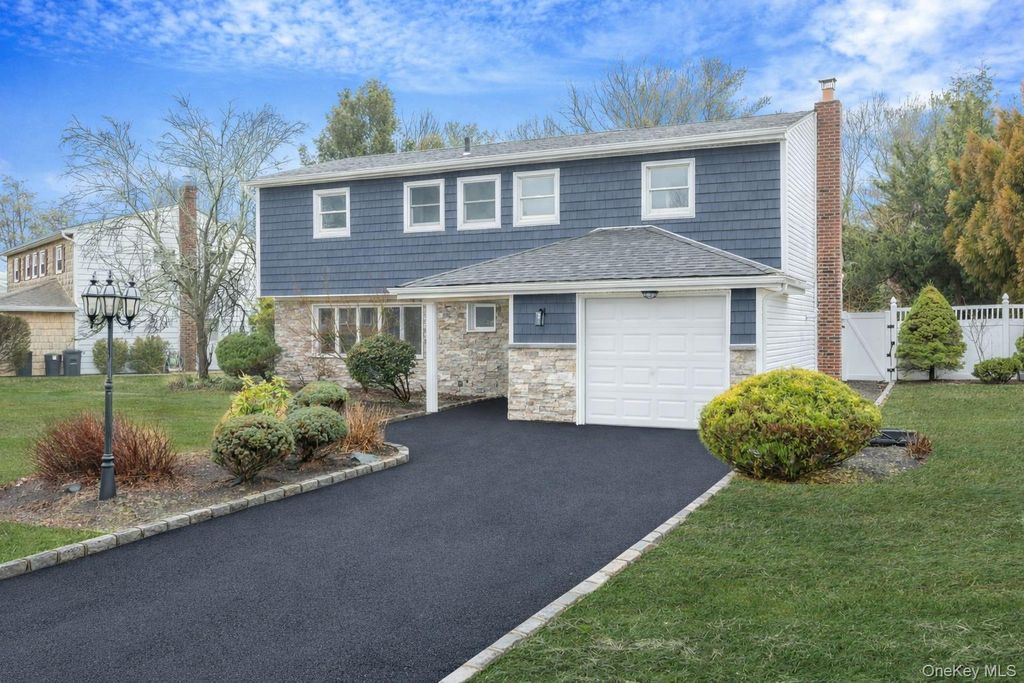 Photo of 12 Crabapple Lane, Commack, NY 11725 (MLS # 973066)