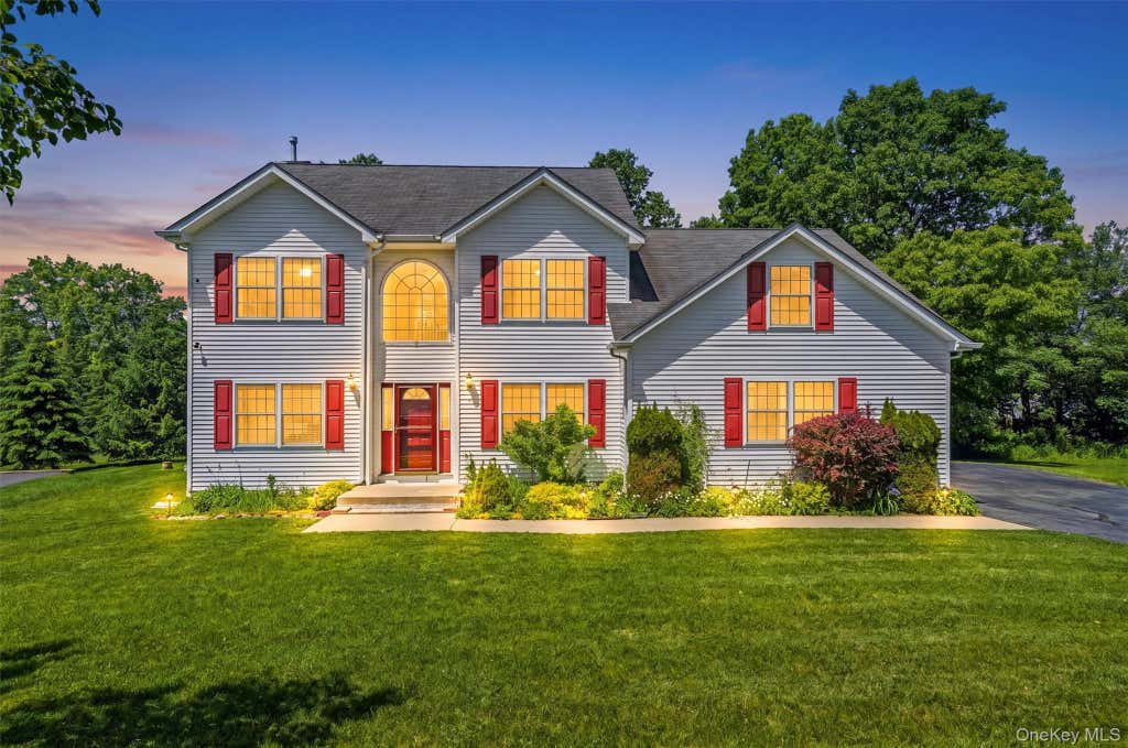 Photo of 8 Wayne Court, Middletown, NY 10941 (MLS # 1006739)