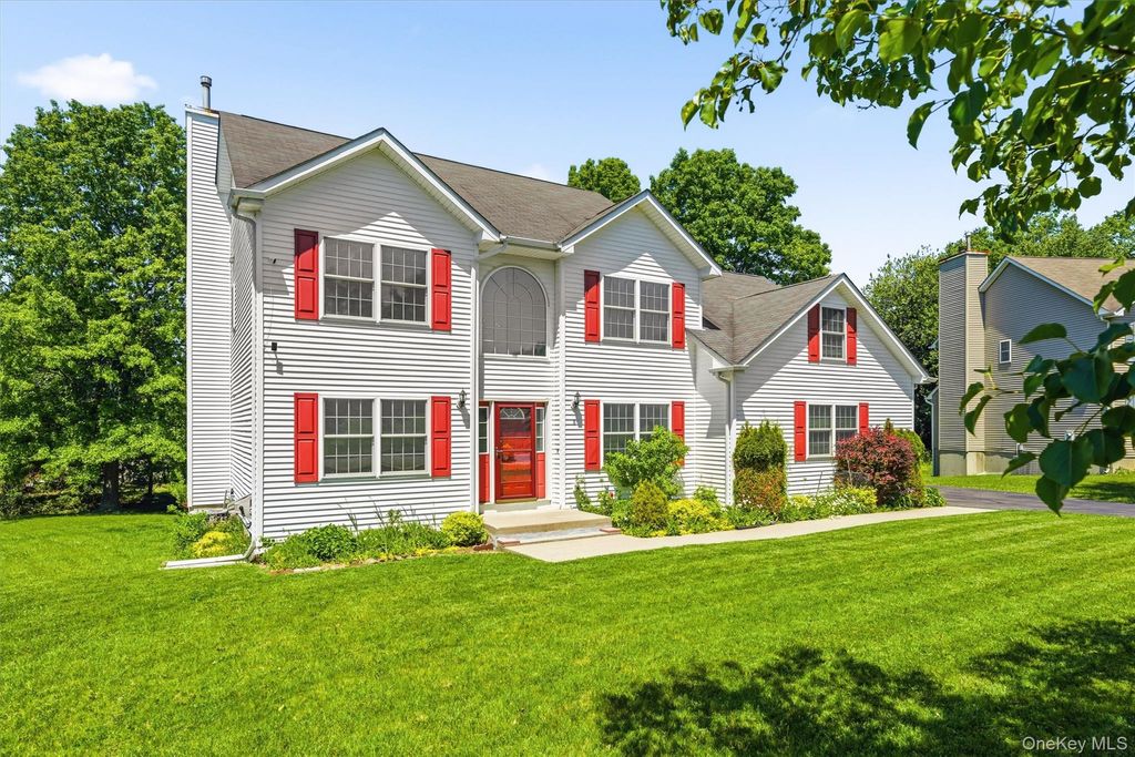 Photo of 8 Wayne Court, Middletown, NY 10941 (MLS # 1006739)
