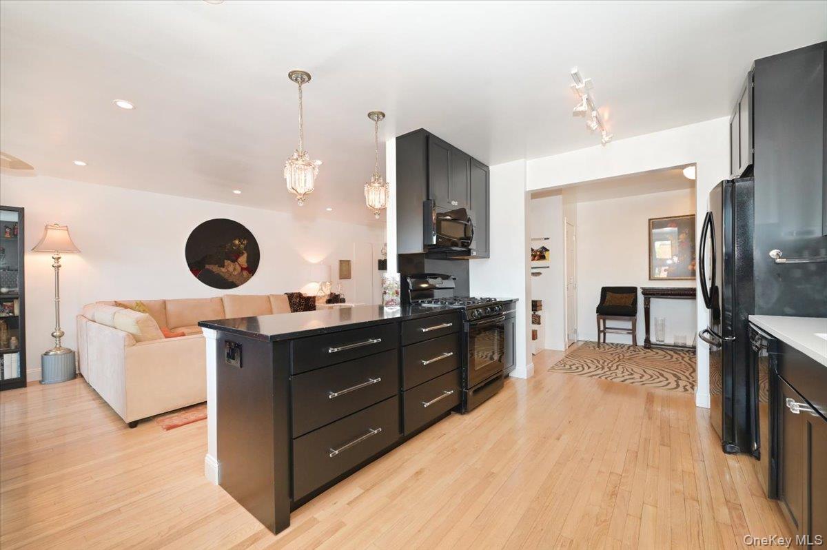 25 CANTERBURY Road 3-H