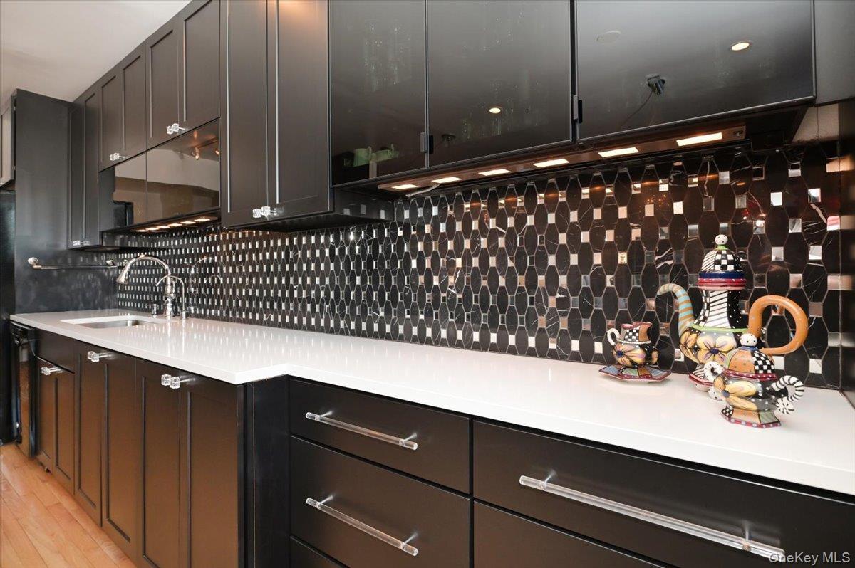 25 CANTERBURY Road 3-H