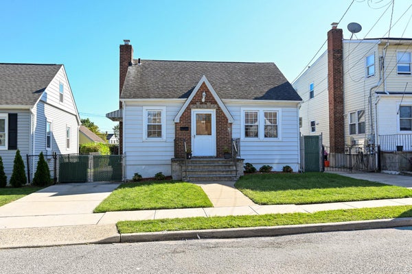 1087 ESTHER ST, FRANKLIN SQUARE, NY 11010 - Image a5ec56411bbe21f8c12654bcdad85c69/2330935634