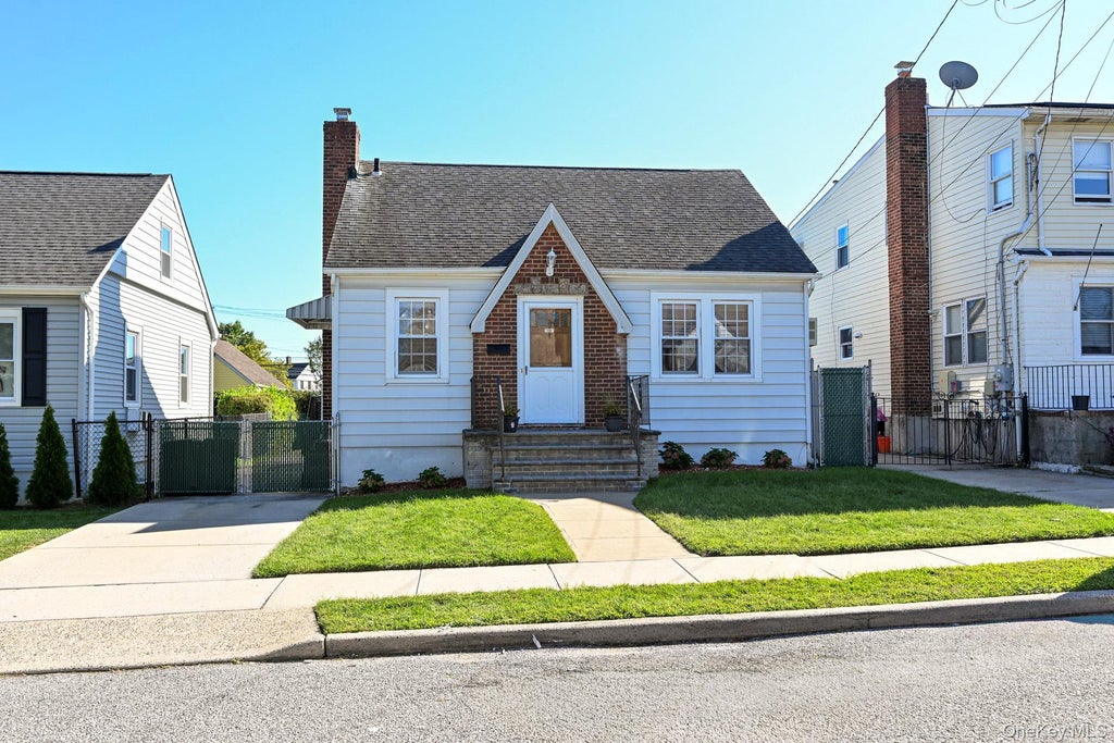 Photo of 1087 Esther Street, Franklin Square, NY 11010 (MLS # 1050795)