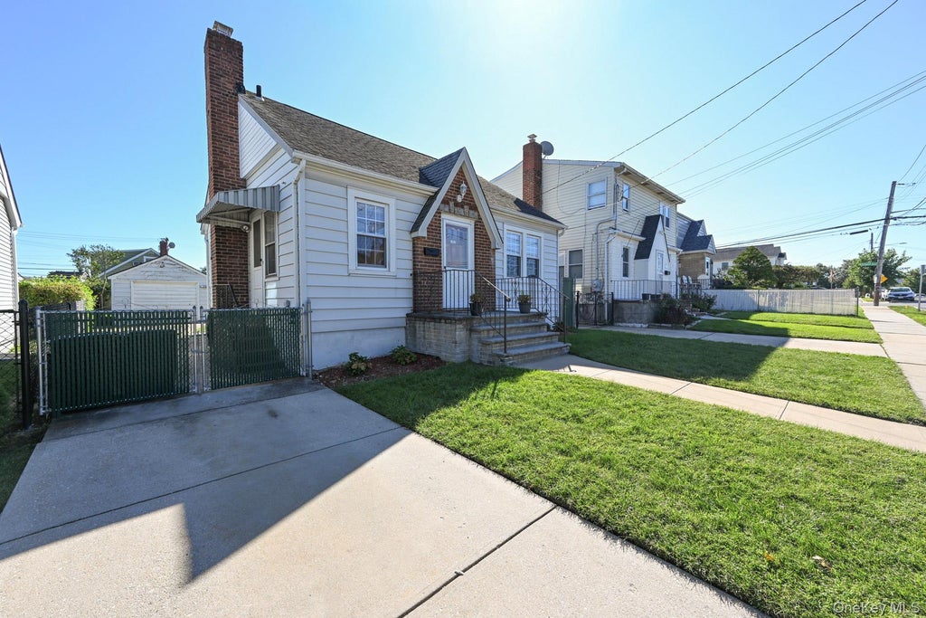 Photo of 1087 Esther Street, Franklin Square, NY 11010 (MLS # 1050795)