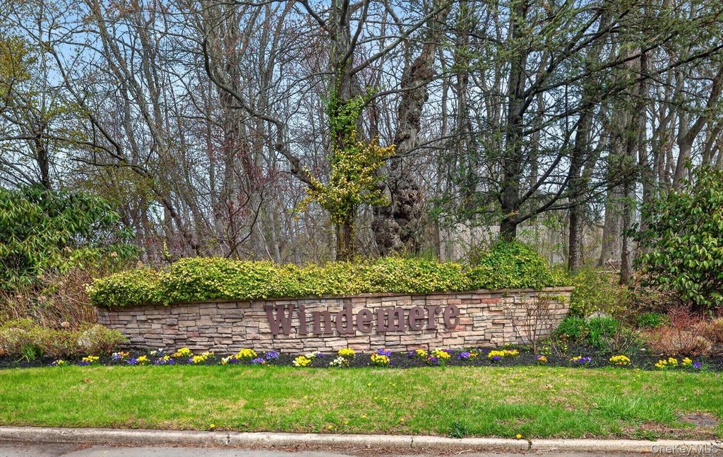 Photo of 18 Windemere Way, Woodbury, NY 11797 (MLS # 987944)