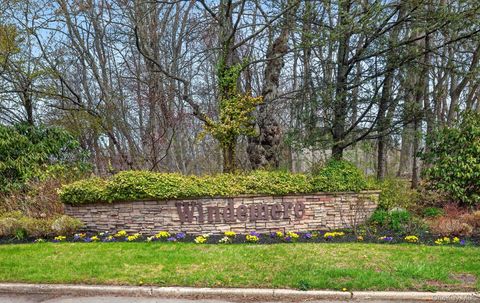 Photo of 18 Windemere Way, Woodbury, NY 11797 (MLS # 987944)