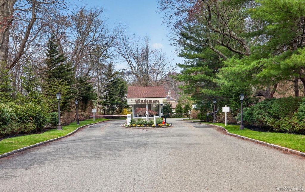 Photo of 18 Windemere Way, Woodbury, NY 11797 (MLS # 987944)