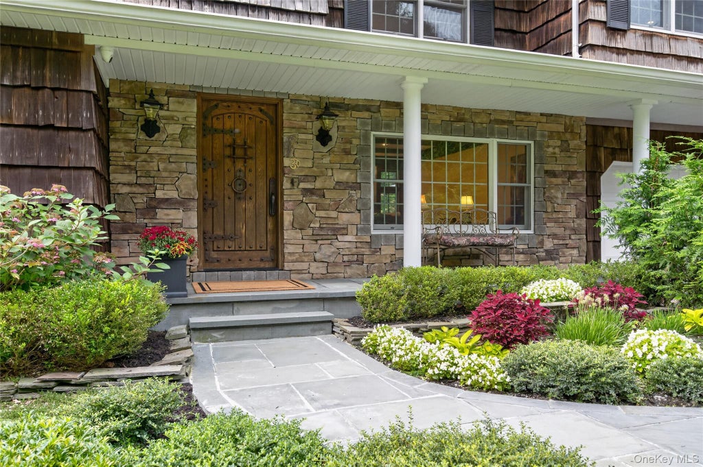 Photo of 4 Salt Hay Way, Smithtown, NY 11787 (MLS # 1050030)