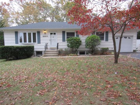 Photo of 86 Oakdale Avenue, Selden, NY 11784 (MLS # 929009)