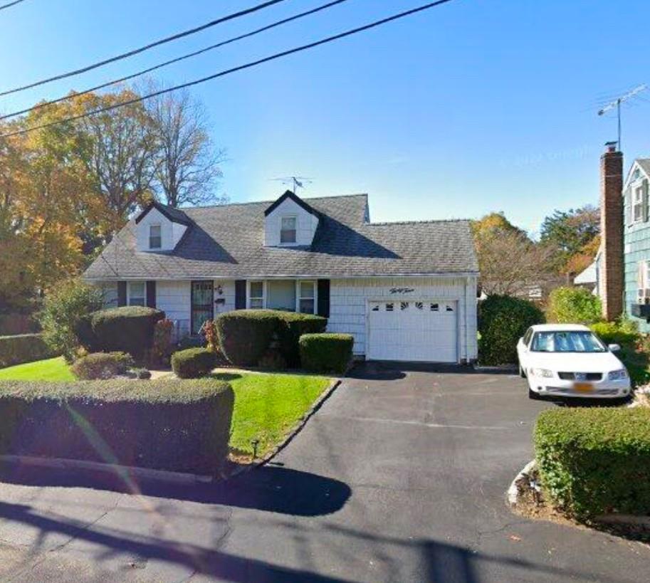 33 Titus Road, Glen Cove, New York image 1