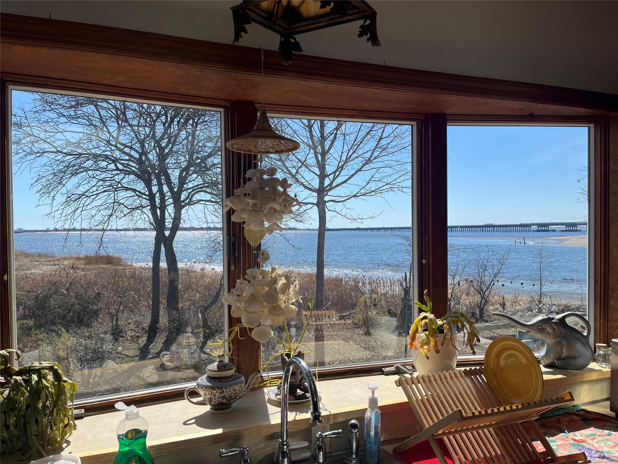 Lockwood Court, Howard Beach, Queens, NY - 3 Bedrooms  
3 Bathrooms  
10 Rooms - 
