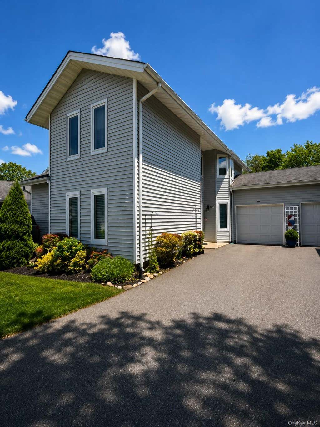 Photo of 409 Elton Court E, Saint James, NY 11780 (MLS # 1008656)