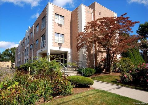 Photo of 501 N Barry Avenue #2C, Mamaroneck, NY 10543 (MLS # 881064)