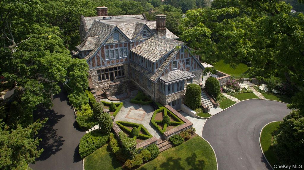 Photo of 5 Oakledge Road, Bronxville, NY 10708 (MLS # 964138)