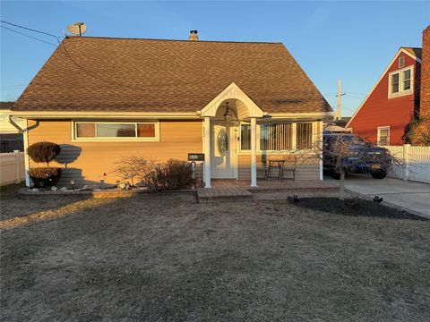 842 Grand Blvd, Hempstead, NY 11590 - MLS#: 833441