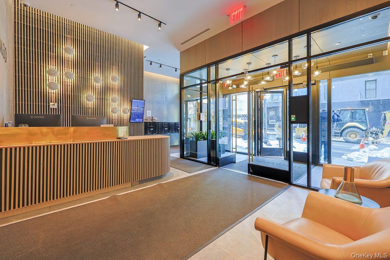 300 W 30th Street 4D