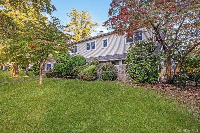 Photo of 19 Strawberry Lane, Roslyn Heights, NY 11577 (MLS # 1063024)