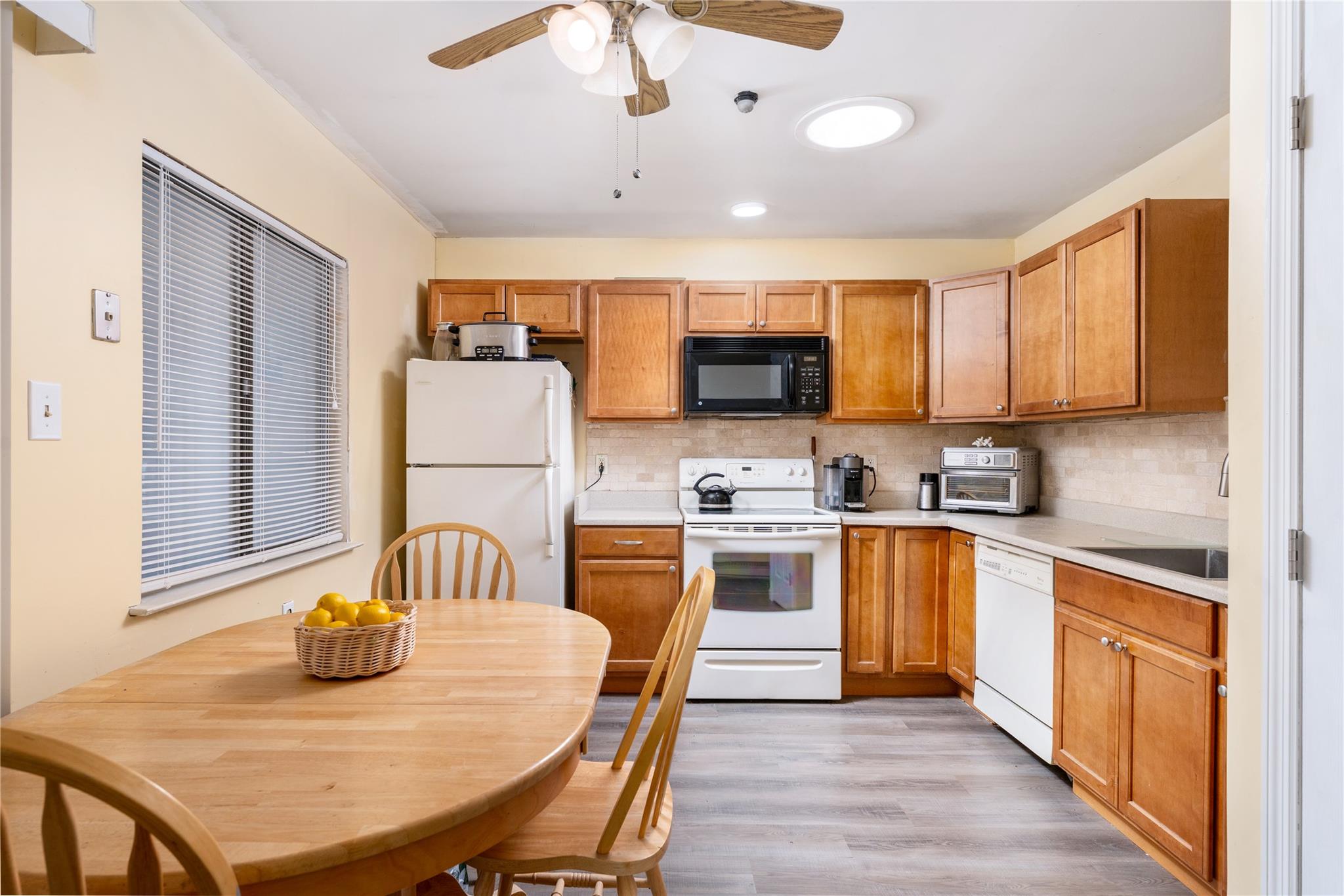 186 Strathmore Gate Drive #186, Stony Brook, New York image 3