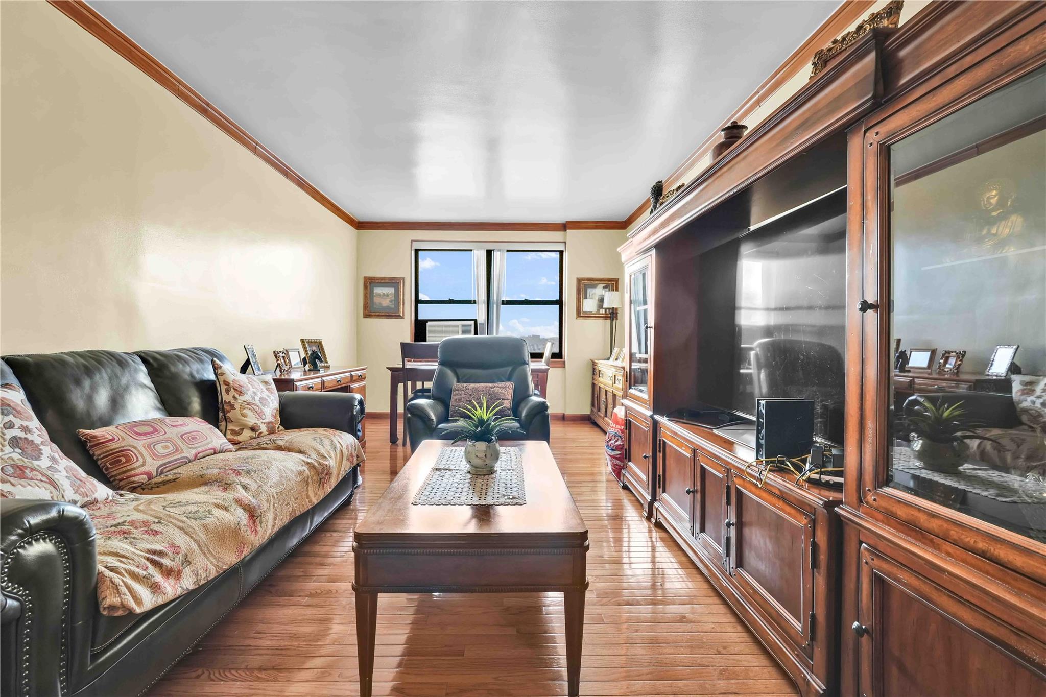 Union Street 5C, Flushing, Queens, NY - 2 Bedrooms  
1 Bathrooms  
5 Rooms - 