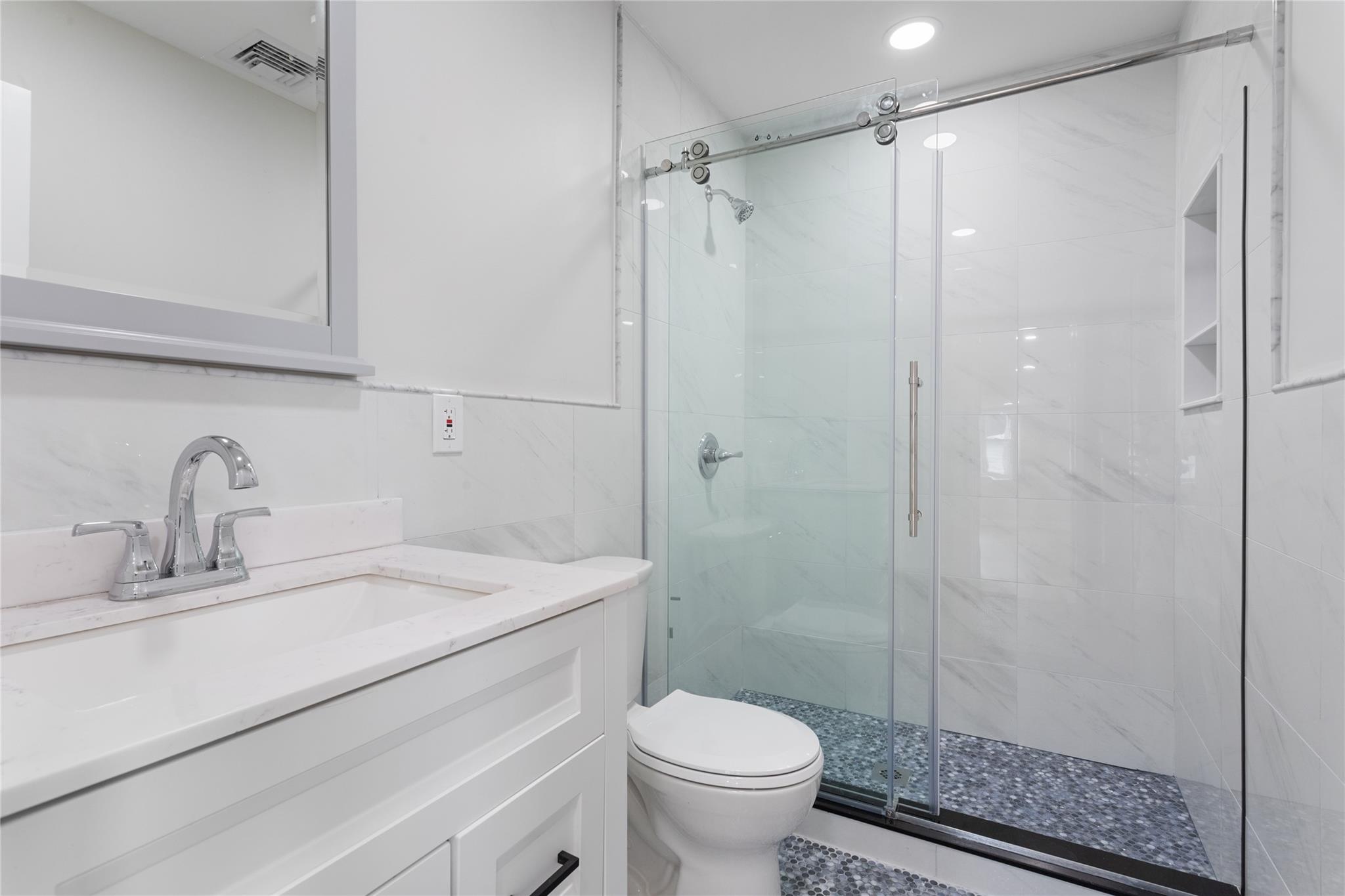 208 W Alhambra Avenue, Lindenhurst, New York image 13