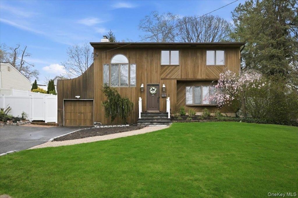 Photo of 9 Adrian Drive, Ronkonkoma, NY 11779 (MLS # 988284)