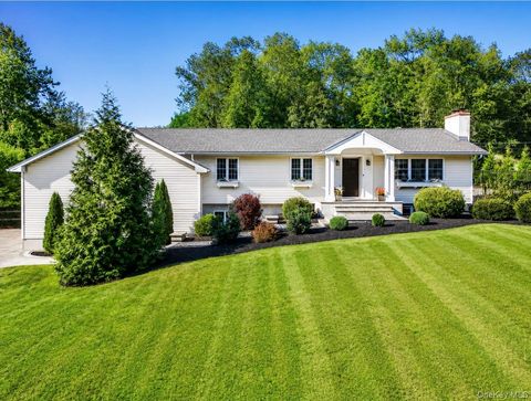 Homes For Sale - 7 Anna D Court<br/> Dutchess County, Hopewell Junction, NY 12533