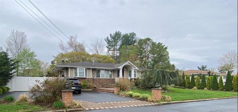 Photo of 21 Kevin Road, Commack, NY 11725 (MLS # 989813)