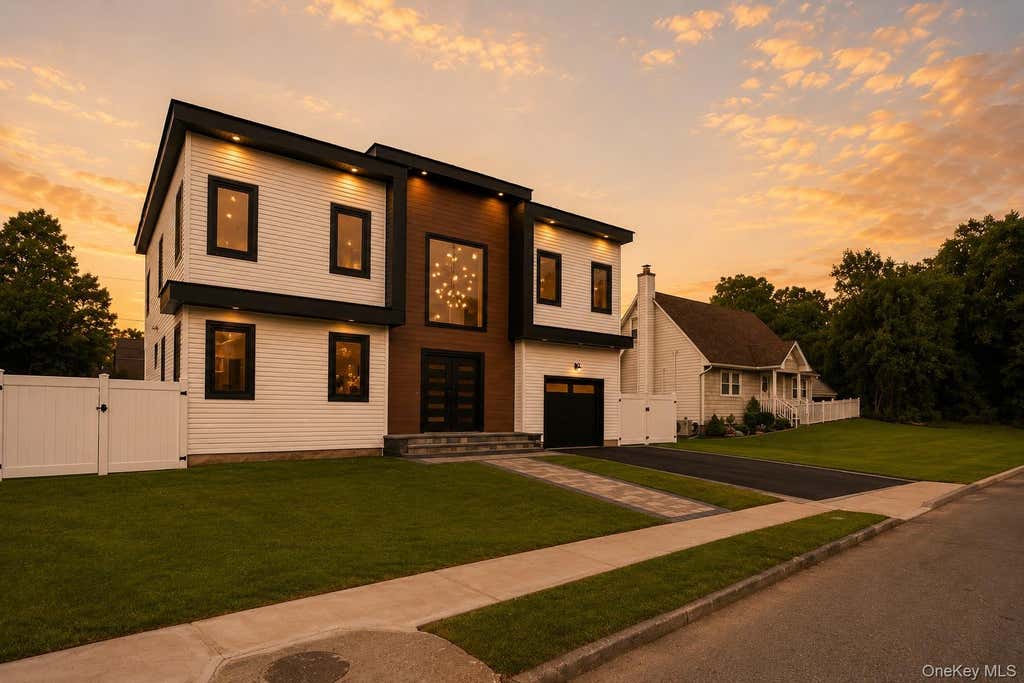 Photo of 557 Knoll Court, Seaford, NY 11783 (MLS # 1016131)