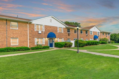 Photo of 460 Old Town Road #26P, Port Jefferson Station, NY 11776 (MLS # 878918) Photo of 460 Old Town Road #26P, Port Jefferson Station, NY 11776 (MLS # 878918)