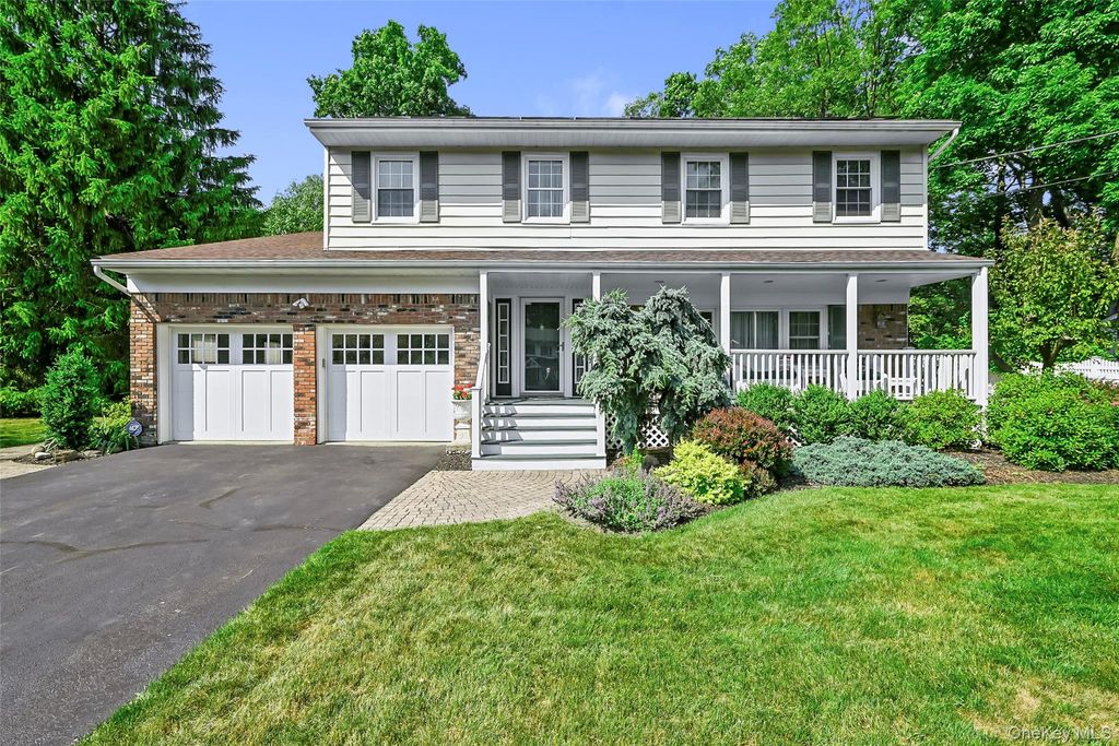 Photo of 8 Camelot Drive, Goshen, NY 10924 (MLS # 926123)
