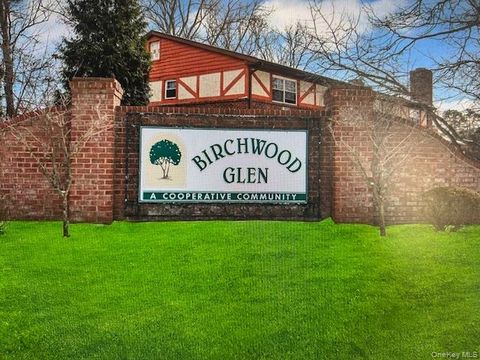 Photo of 18 Glen Hollow Dr Dr #F9, Holtsville, NY 11742 (MLS # 913749) Photo of 18 Glen Hollow Dr Dr #F9, Holtsville, NY 11742 (MLS # 913749)