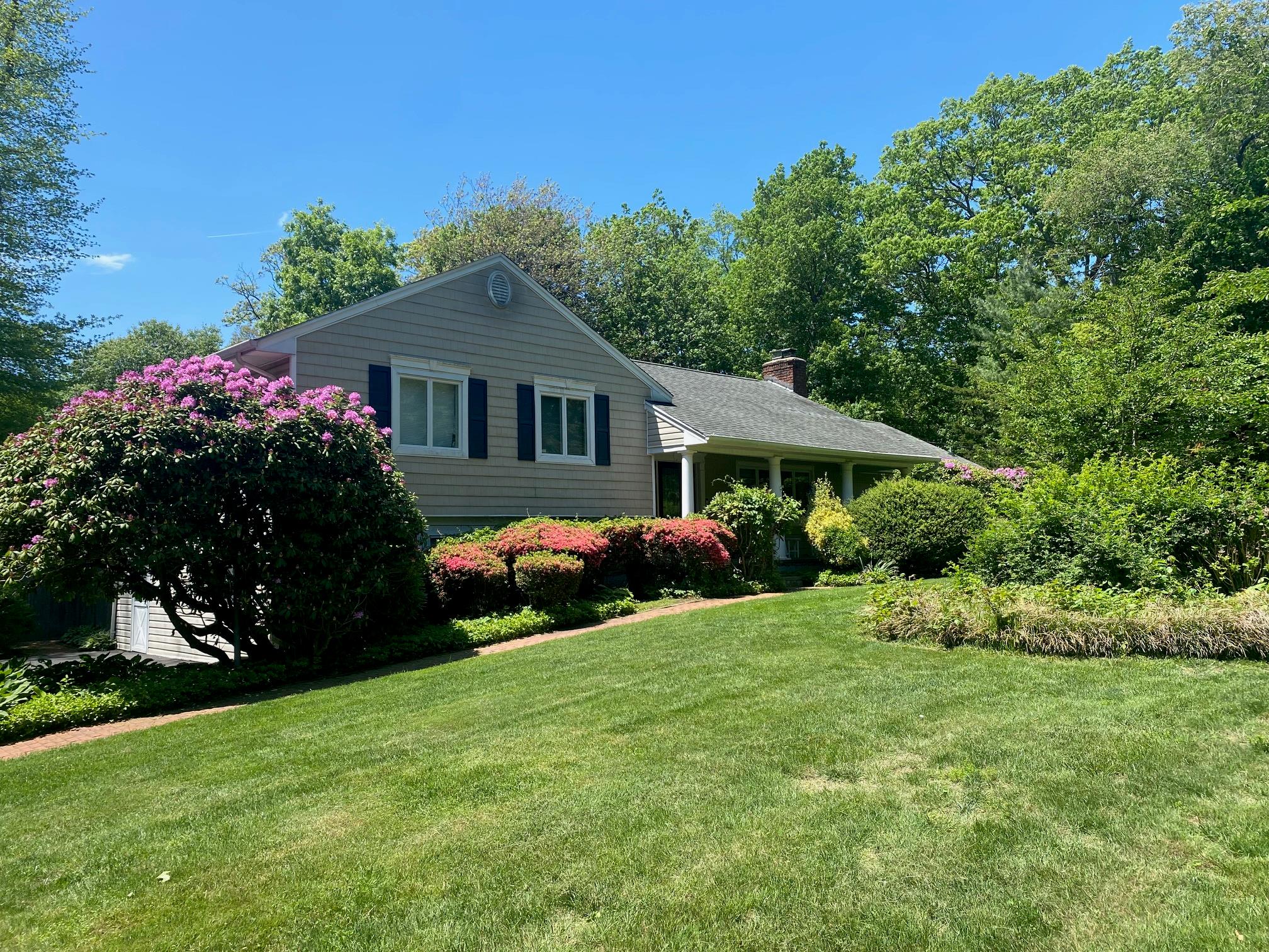 36 Oriole Way, Dix Hills, New York image 1