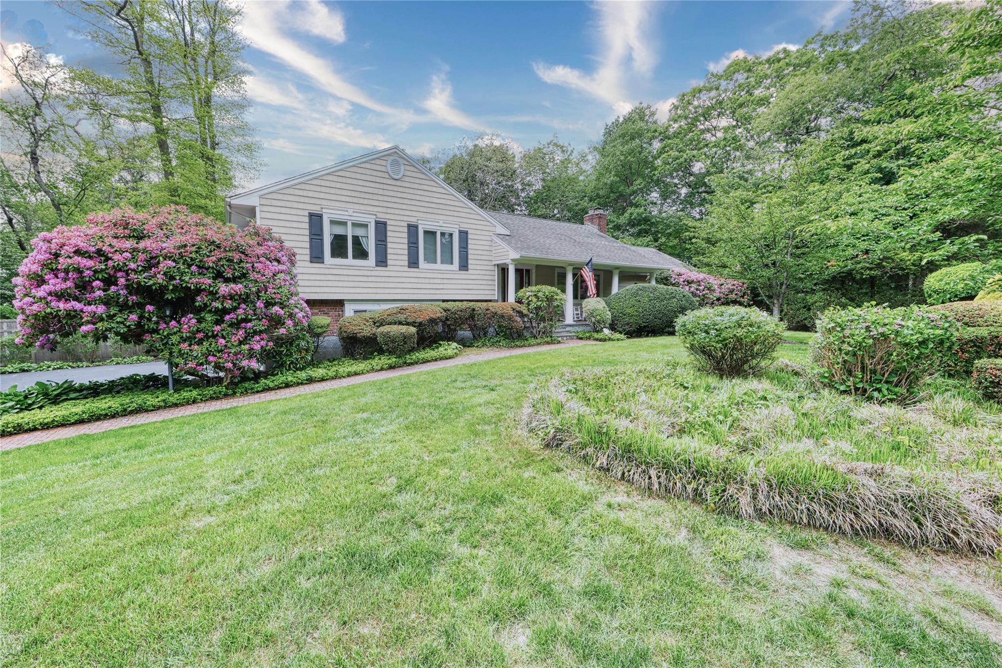 36 Oriole Way, Dix Hills, New York image 4