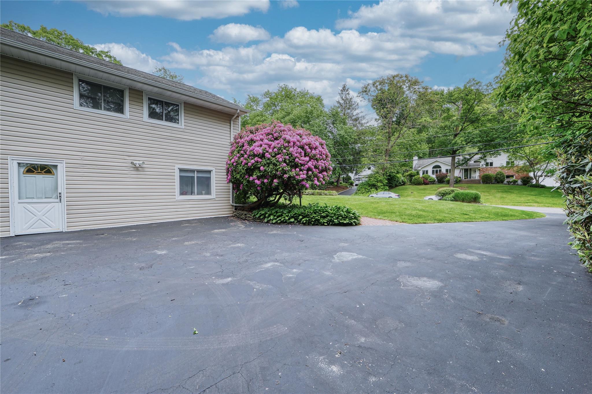 36 Oriole Way, Dix Hills, New York image 6