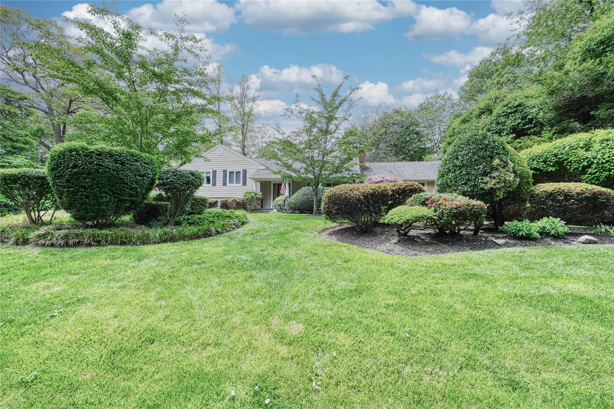 36 Oriole Way, Dix Hills, New York image 3