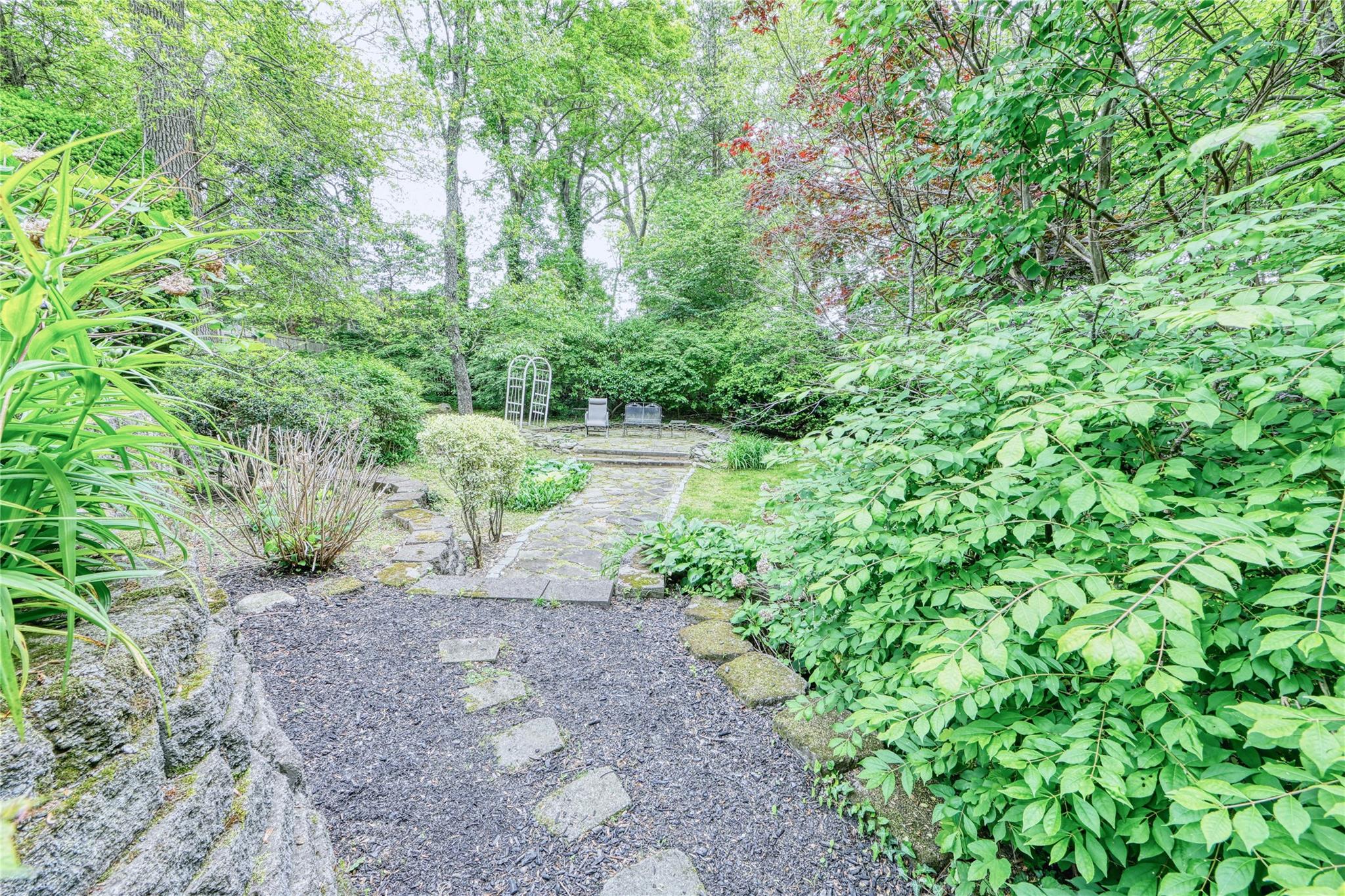 36 Oriole Way, Dix Hills, New York image 34