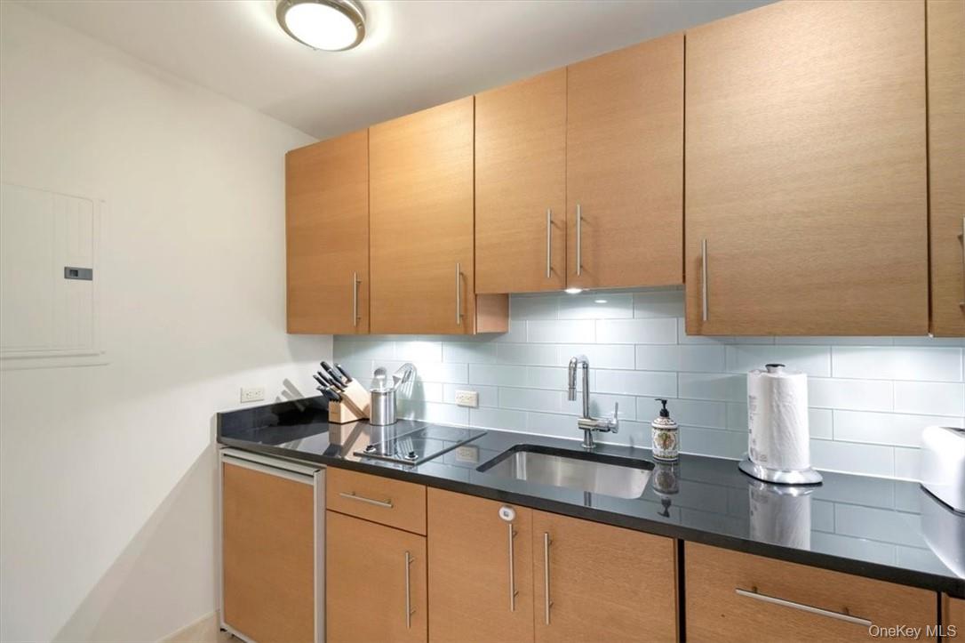 1 Renaissance Square 7B