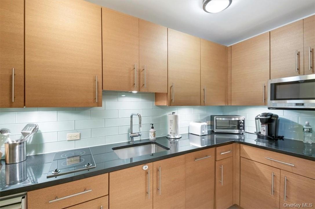 1 Renaissance Square 7B