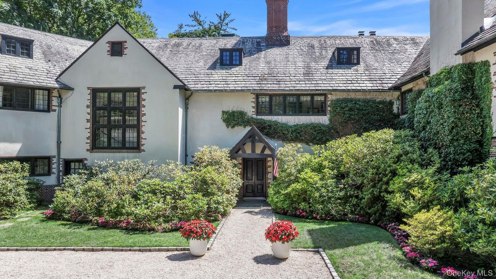 Photo of 95 Piping Rock Road, Locust Valley, NY 11560 (MLS # 973001)