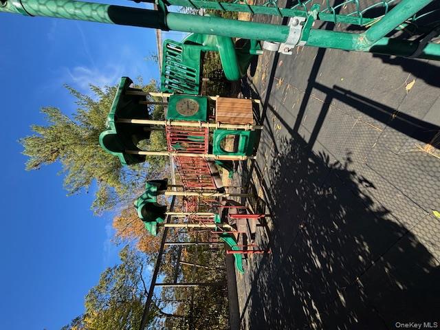 Mount Kisco, New York 10549, United States, 2 Bedrooms Bedrooms, ,3 BathroomsBathrooms,Residential,Active,234394