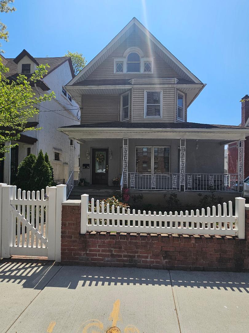 85th Road, Woodhaven, Queens, NY - 5 Bedrooms  
2 Bathrooms  
10 Rooms - 