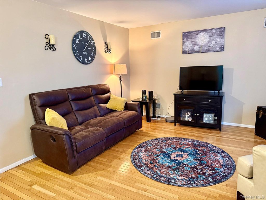 Photo of 99 Boniface Drive #7B, Pine Bush, NY 12566 (MLS # 949052)